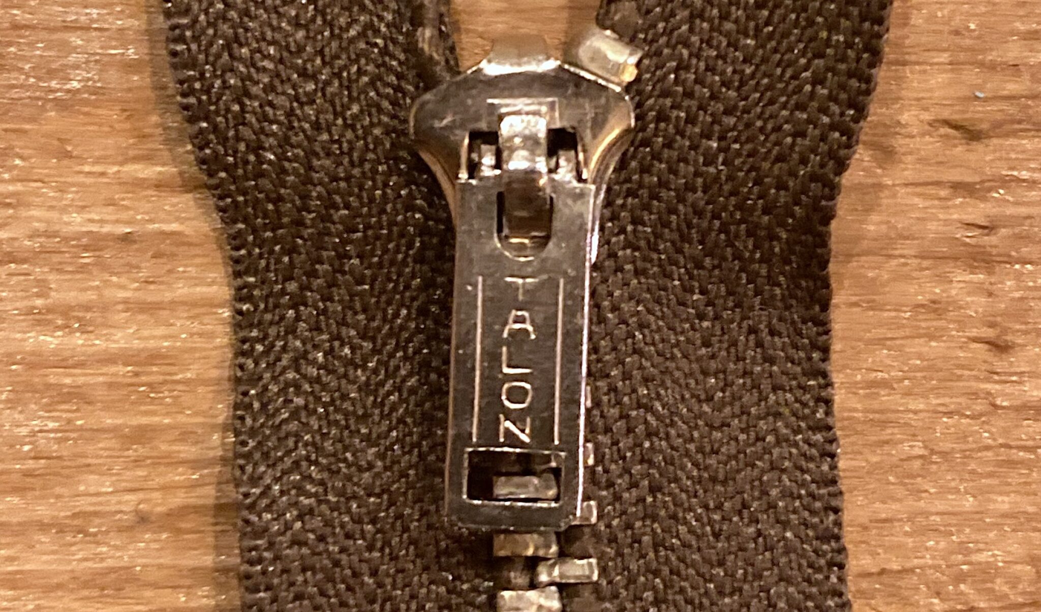 TALON(タロン)ジッパーの年代判別方法【古着屋店員が解説】